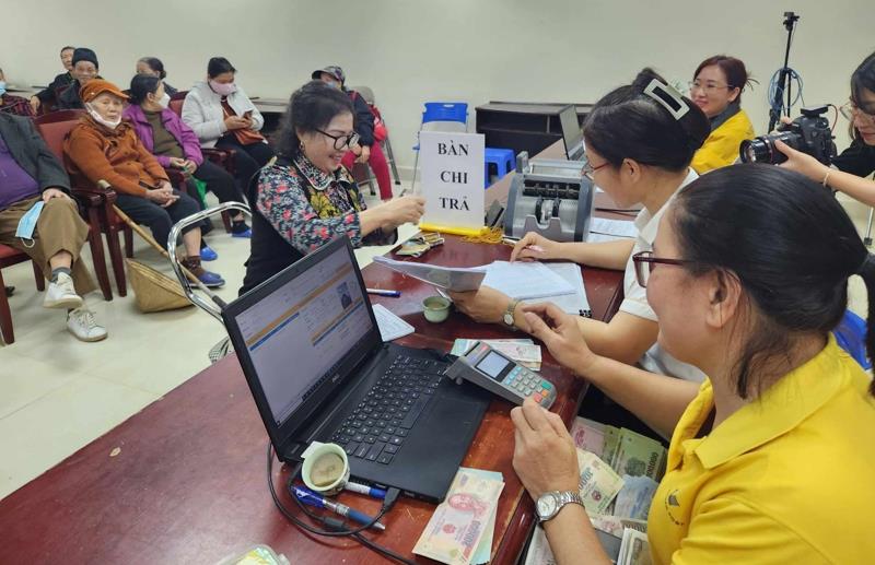 Điều kiện hưởng trợ cấp thất nghiệp trước khi nghỉ hưu sớm