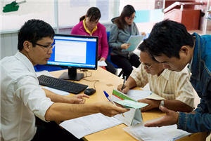 Tăng lương cho công chức, viên chức: Thời điểm nào phù hợp?